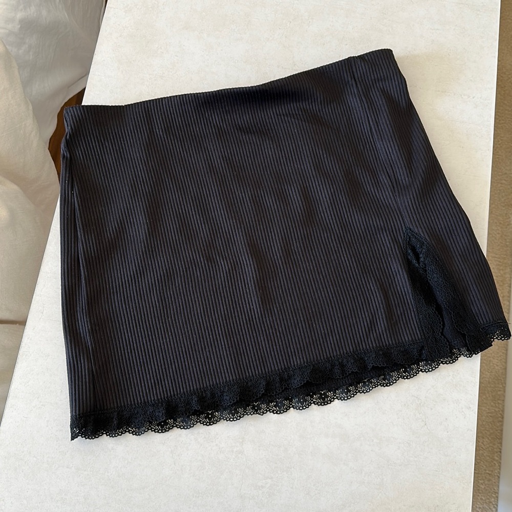 H&M Ribbed Lace Skirt